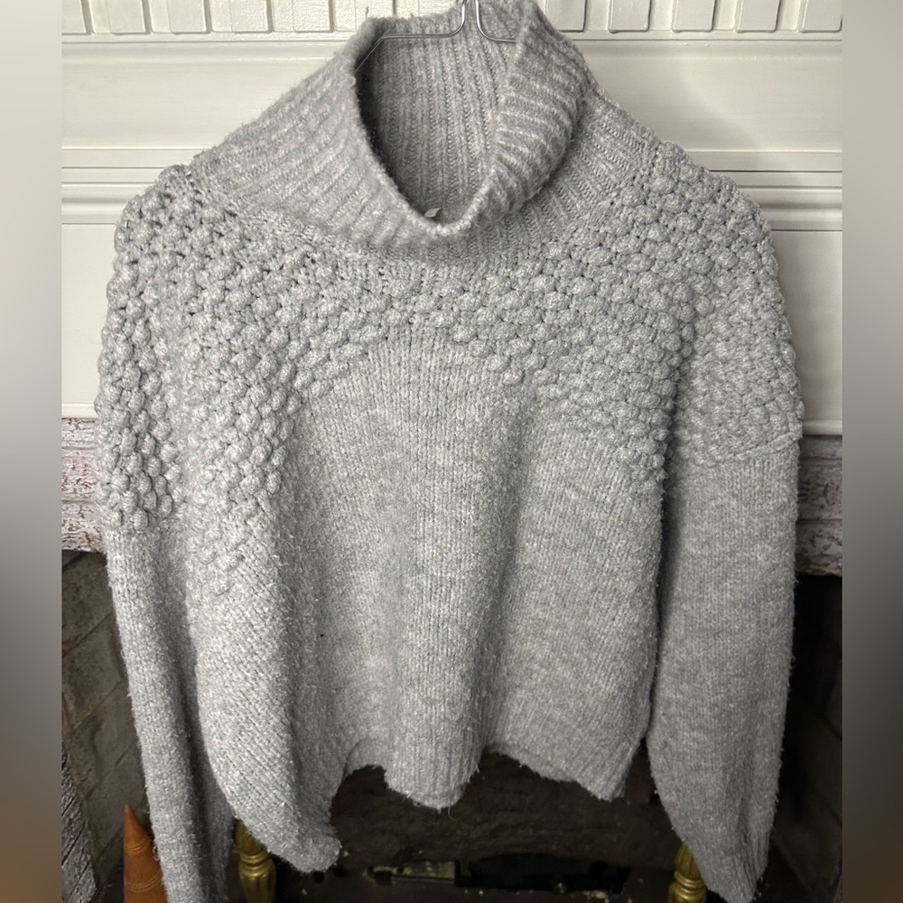 Free People Gray Textured Bobble Knit Mock Neck Sweater Size Medium Cozy